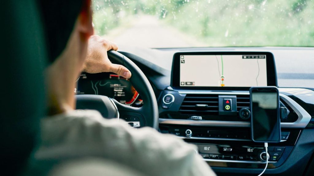 Purificatore d&#039;aria per auto che ricarica il cellulare e elimina cattivi odori