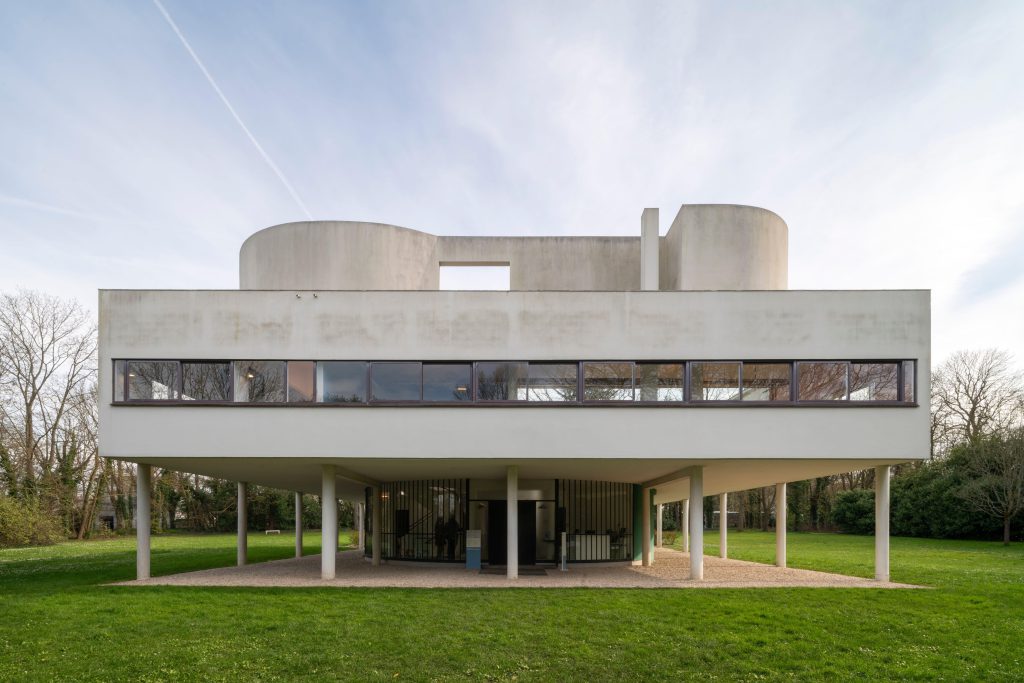 Un viaggio nella storia dell'architettura europea: dal tempio greco alla Bauhaus