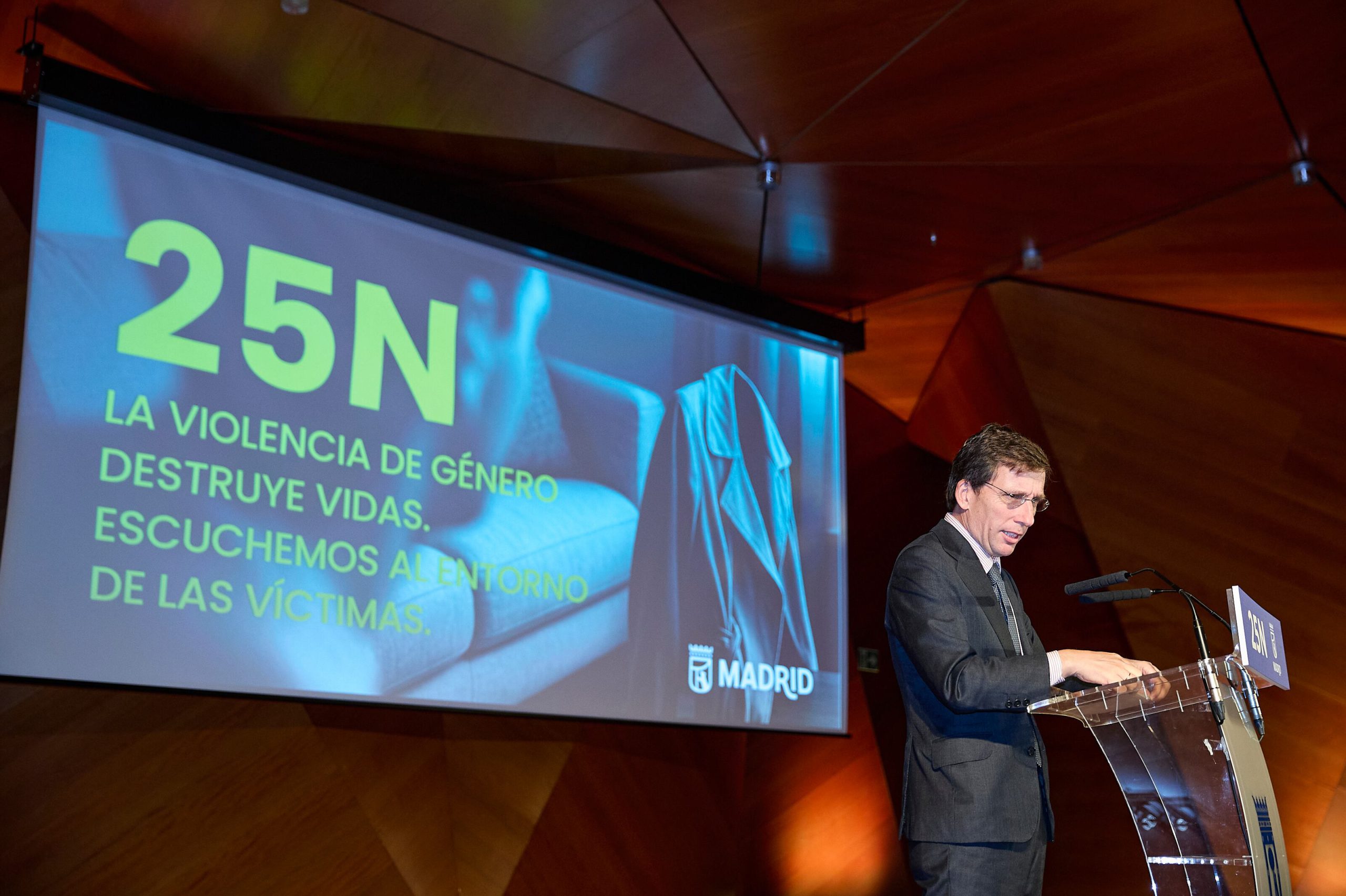 Almeida critica la sinistra per l'assenza di dichiarazione istituzionale il 25N