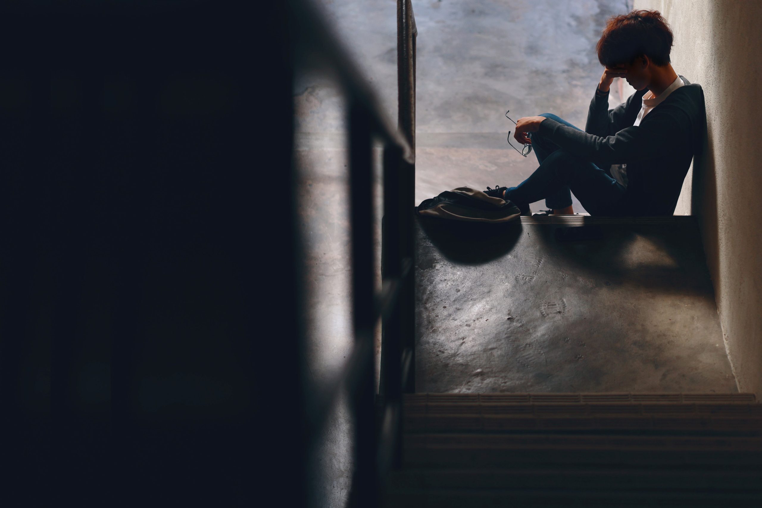 Uno su tre giovani spagnoli ha riferito di essersi autolesionato almeno una volta