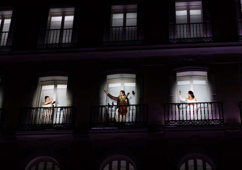 46 minuti di musica a Puerta del Sol: Amaia, Dellafuente, Israel Fernández e Yerai Cortés in concerto per i 40 anni di Apple