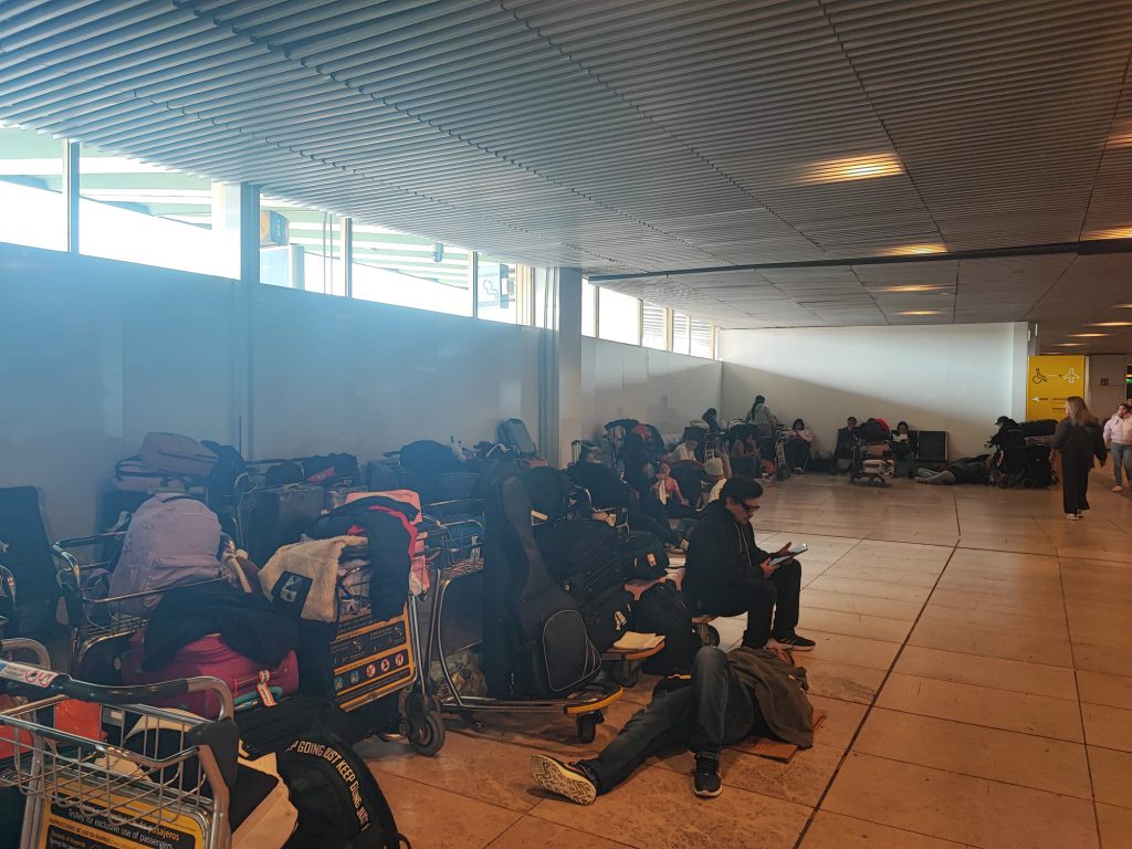 Passeggeri diretti al Venezuela bloccati a Barajas per la cancellazione dei voli