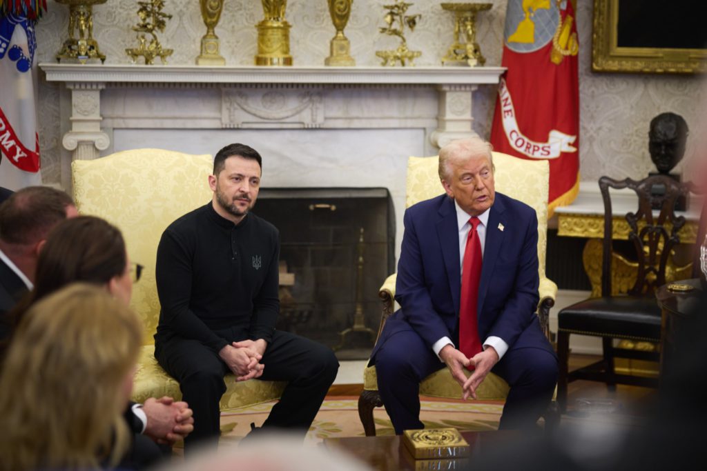 Zelensky e Trump si sfidano in un match di tennis: accuse e tentativi di mediazione