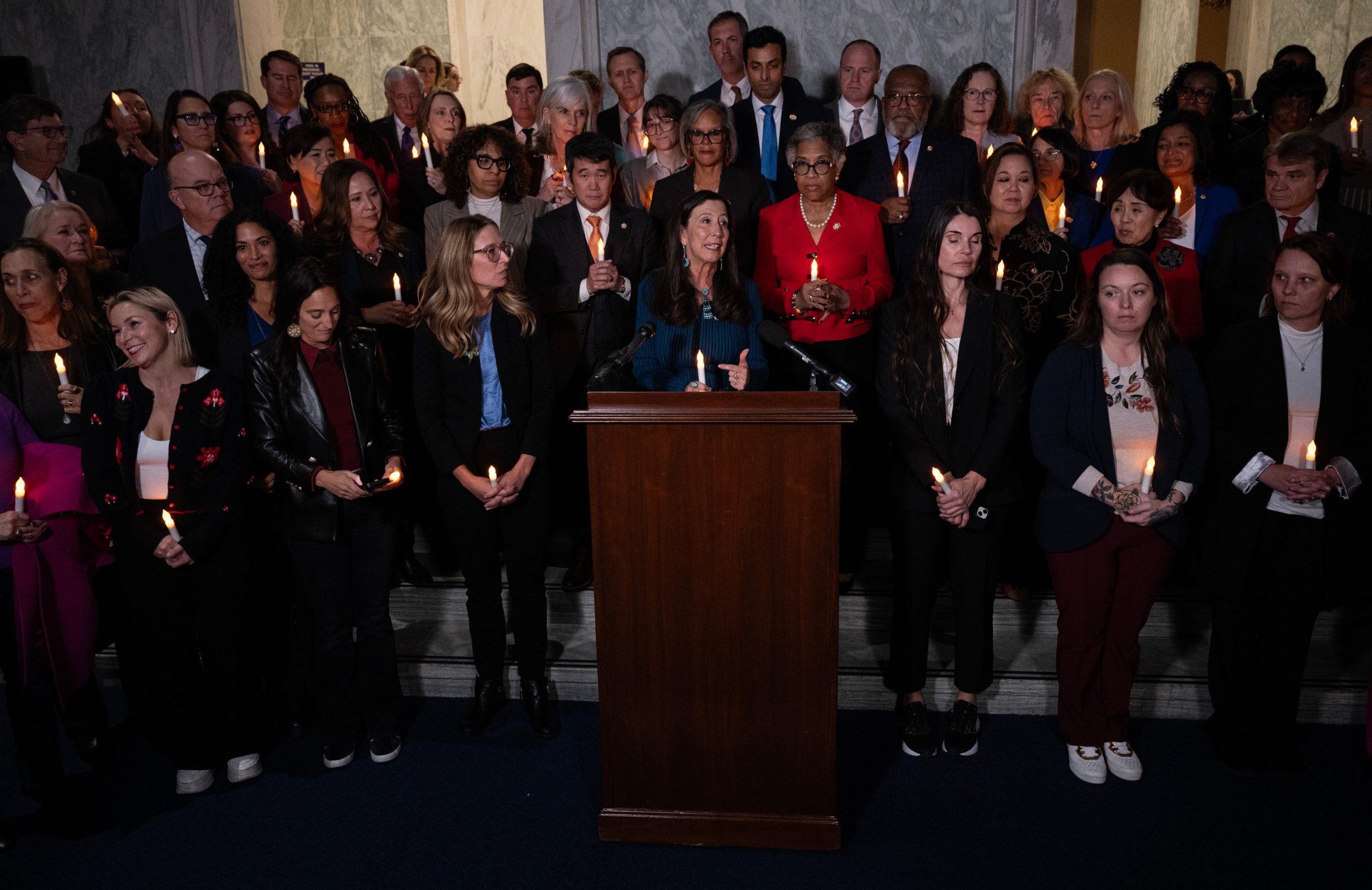 Congresso approva legge che obbliga Trump a pubblicare i documenti di Epstein