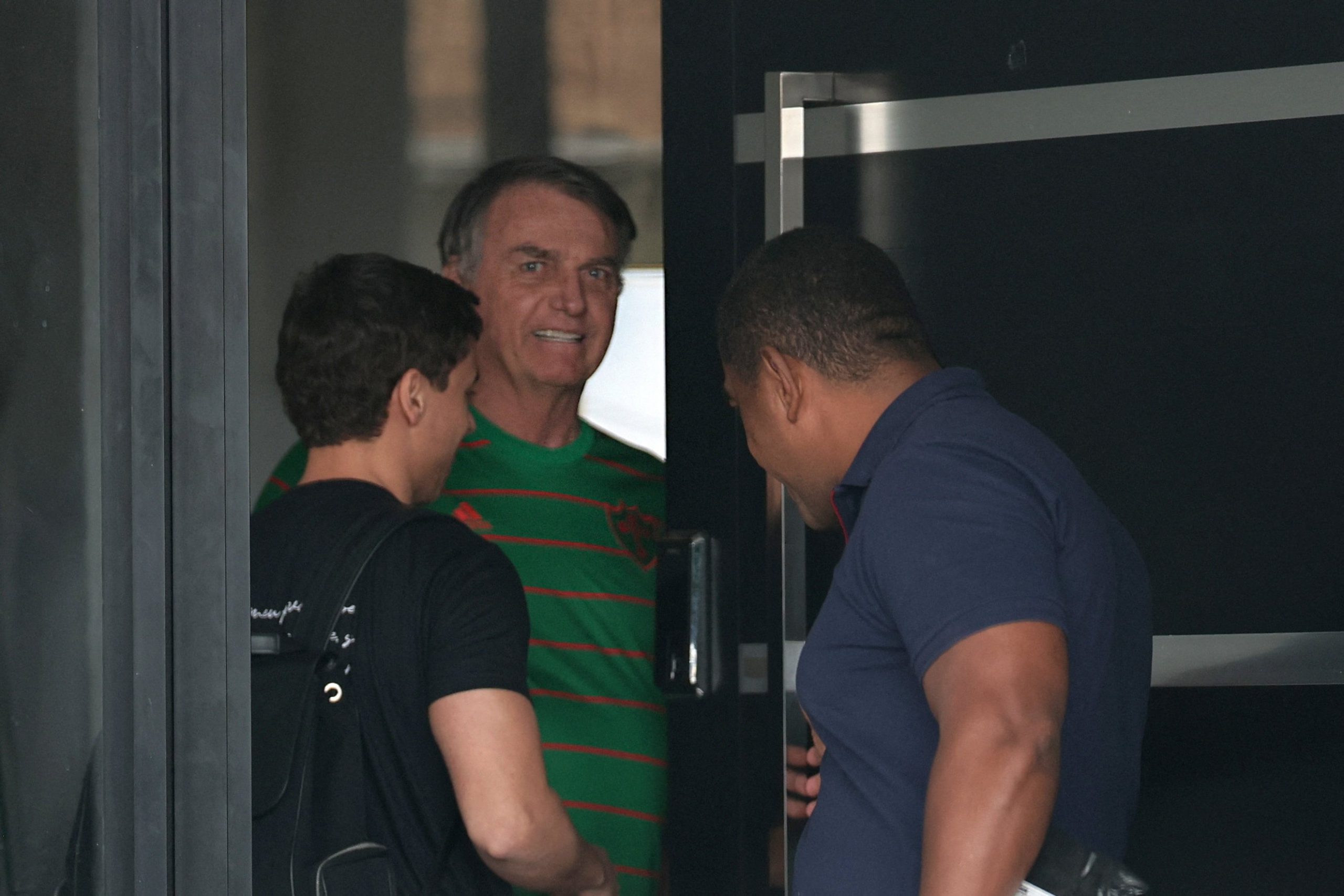 Bolsonaro arrestato: ex presidente brasiliano detenuto dopo sentenza di 27 anni