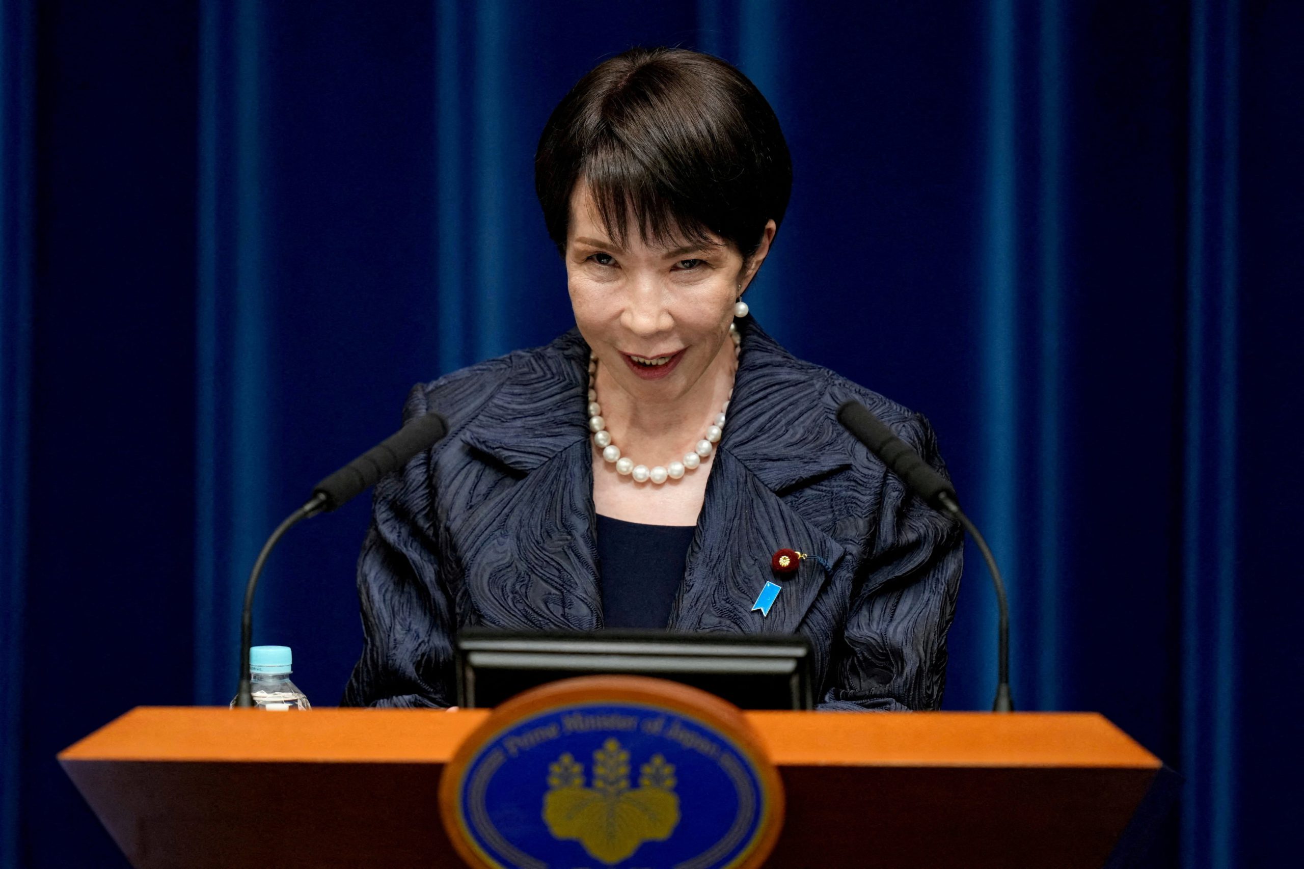 La prima ministra giapponese Sanae Takaichi confessa di dormire solo 2‑4 ore al giorno.