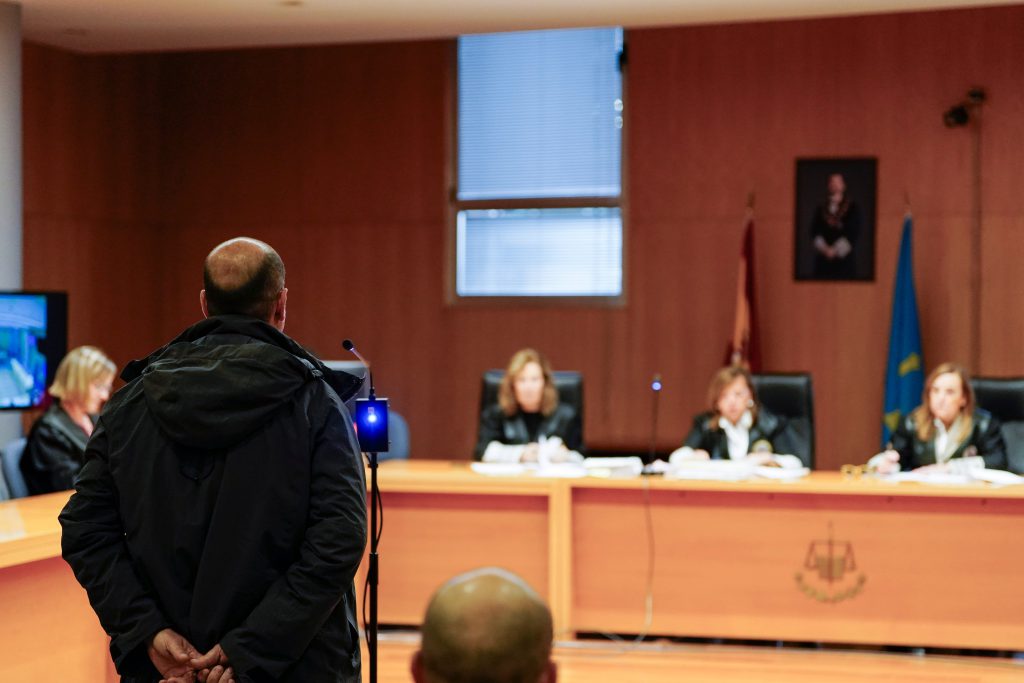 Asturias impone la più alta condanna: otto anni di carcere, indennizzi e trattamento medico per il piròmano