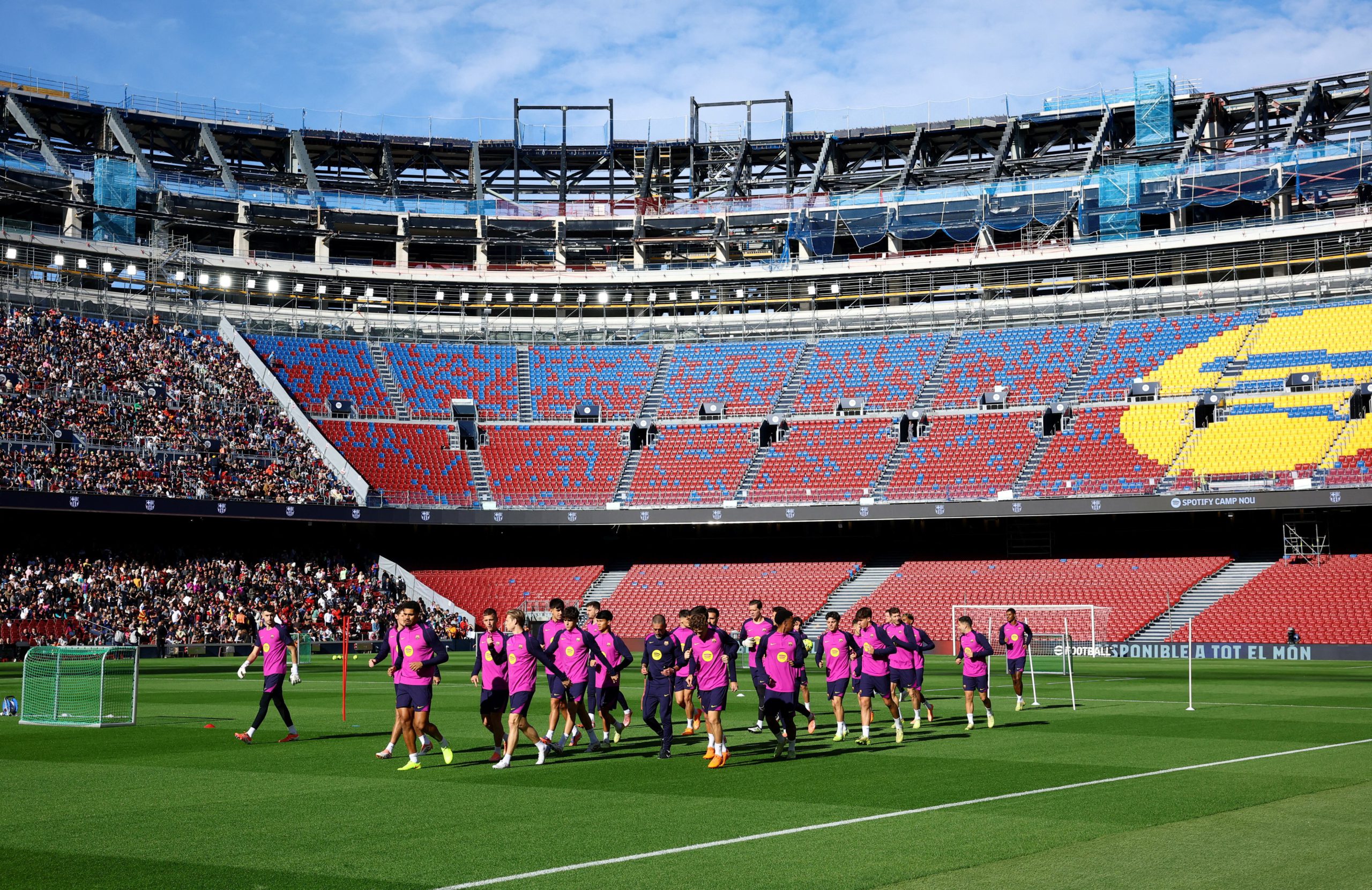 Il ritorno al Camp Nou: motivazioni economiche e impatto sulla città