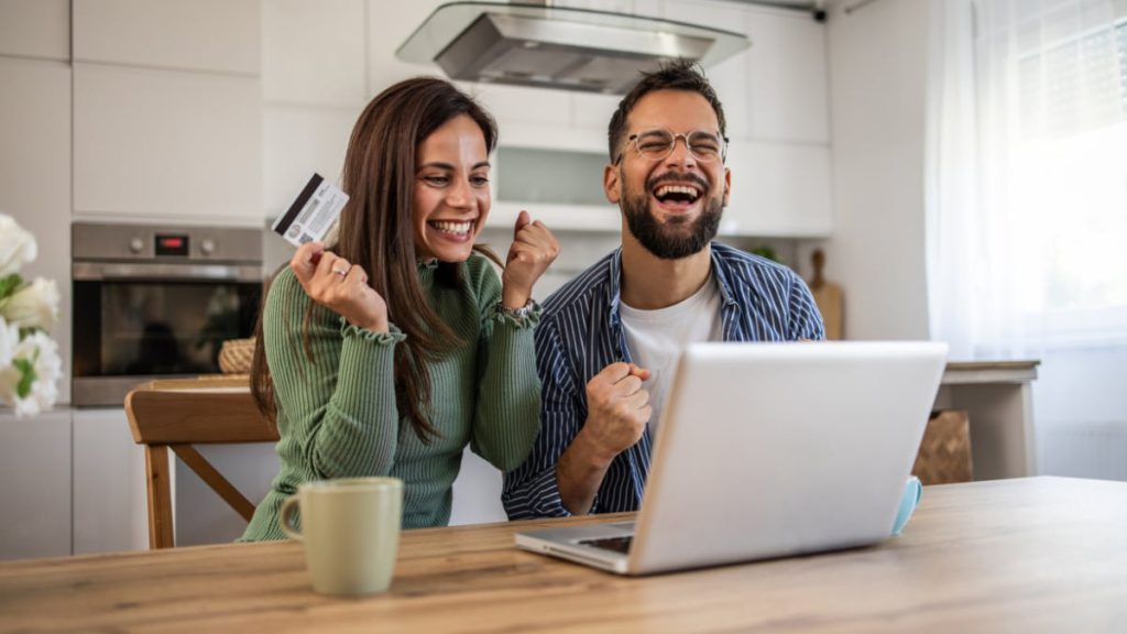 Amazon lancia 30 offerte sotto i 30 euro per il Black Friday