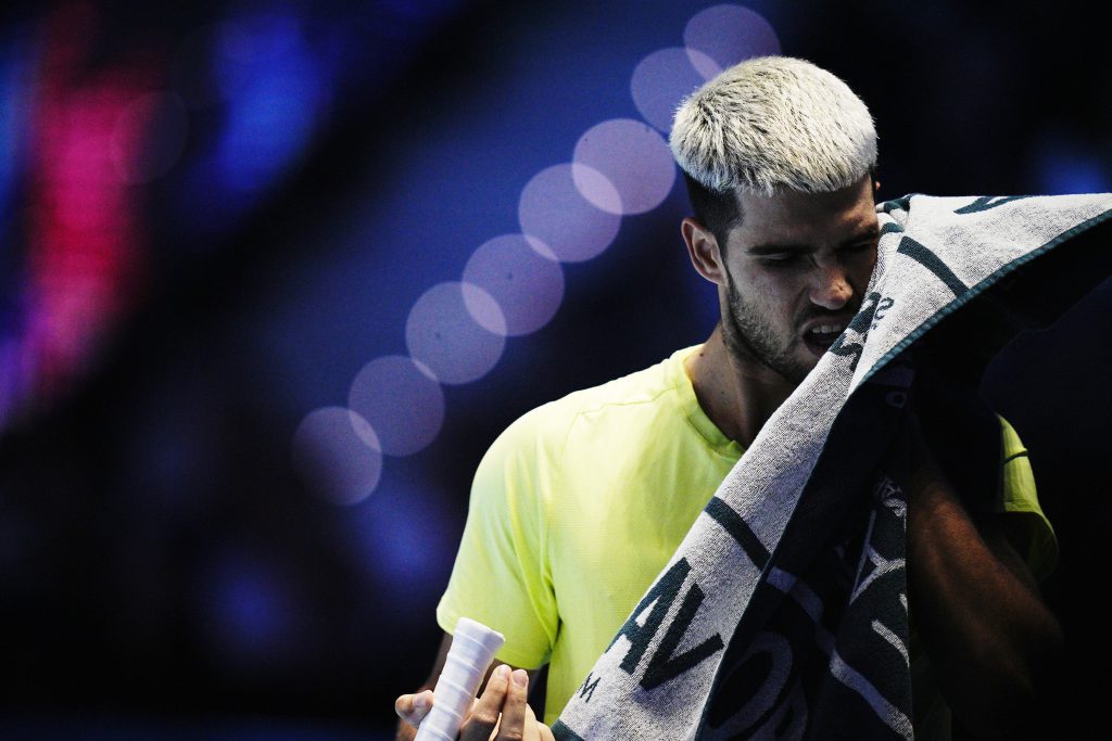 Sinner supera Alcaraz: servizio migliorato rende il numero uno implacabile