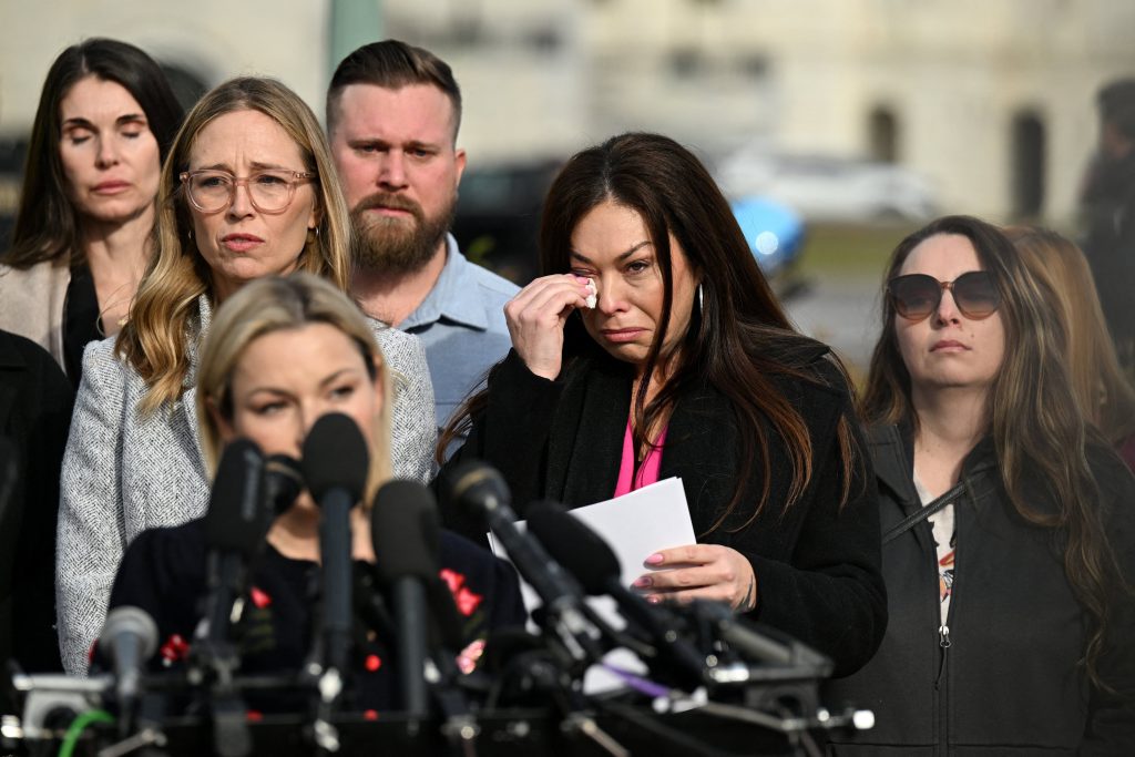 Vittima di Epstein parla a Trump: Sono traumatizzata, ma non sono stupida