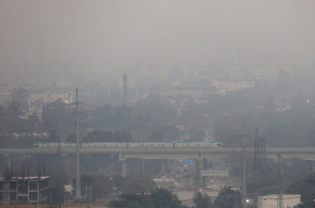 Nuova Delhi: smog tossico persiste con indice di qualità dell&#039;aria a 387 punti