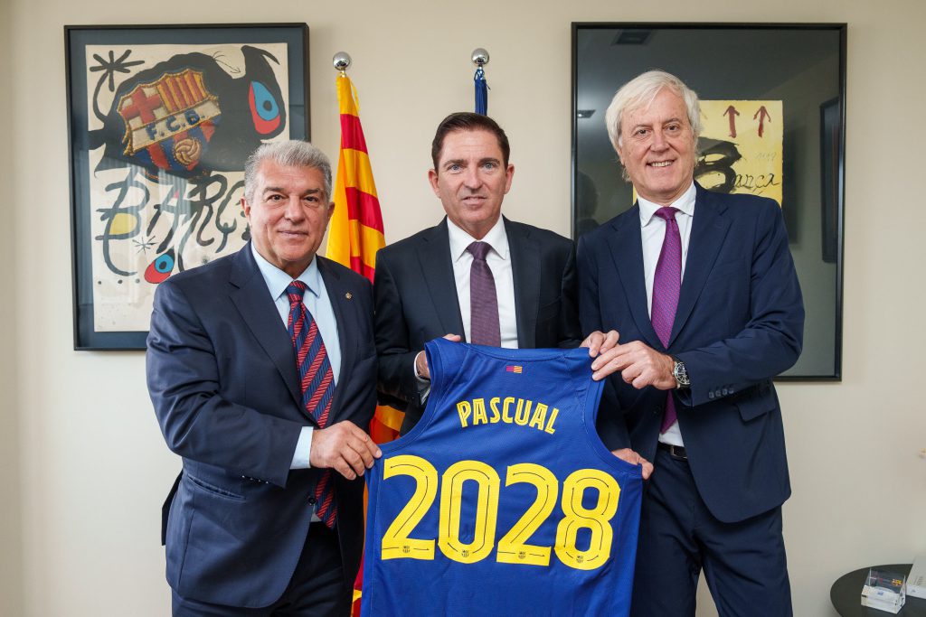 Xavi Pascual inizia la seconda era al Barcellona: nuovo allenatore fino al 2028
