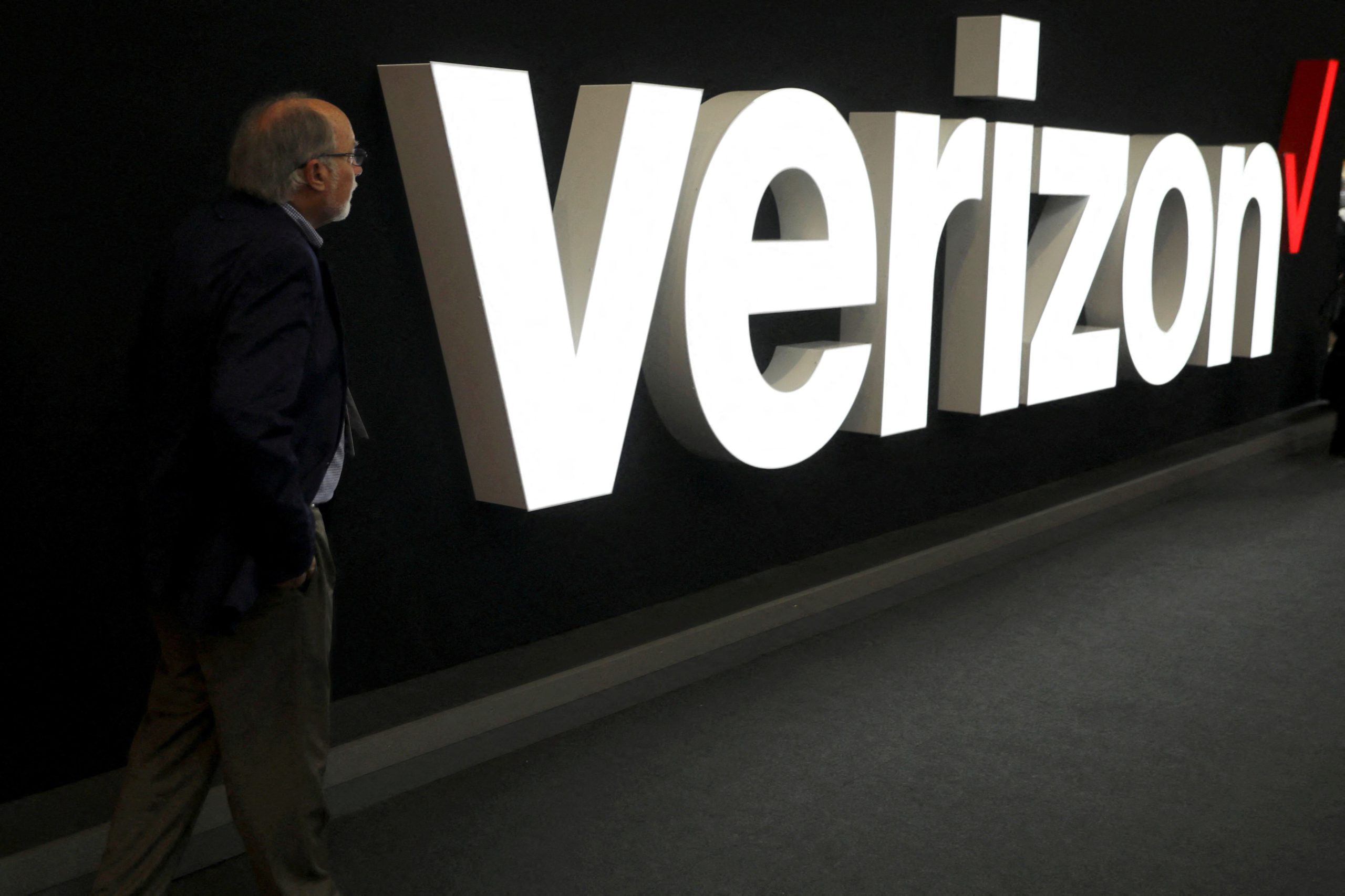 Verizon licenzierà 13.000 dipendenti in un nuovo piano di ristrutturazione