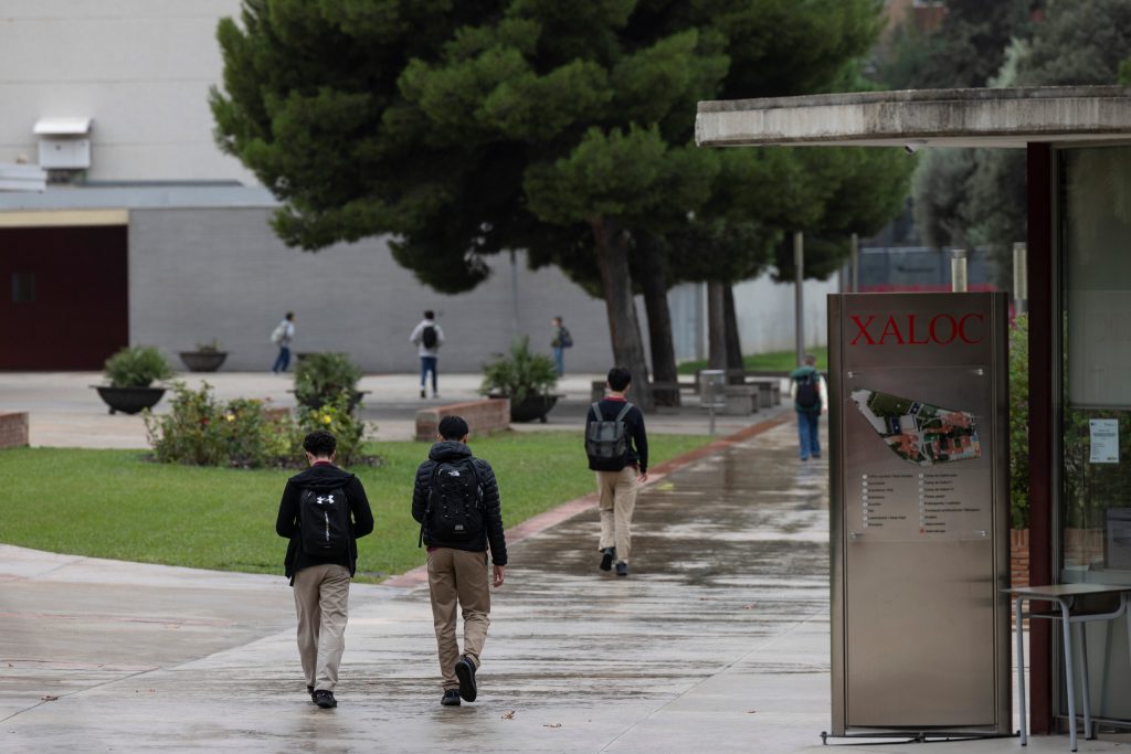 Famiglie delle scuole Opus temono la privatizzazione: chiedono di mantenere il finanziamento pubblico