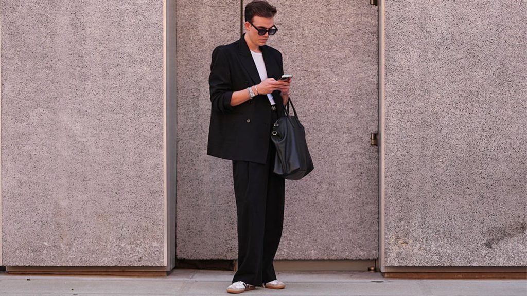 Scarpe Adidas in offerta a prezzo minimo storico, perfette con jeans, chinos e pantaloni di pana