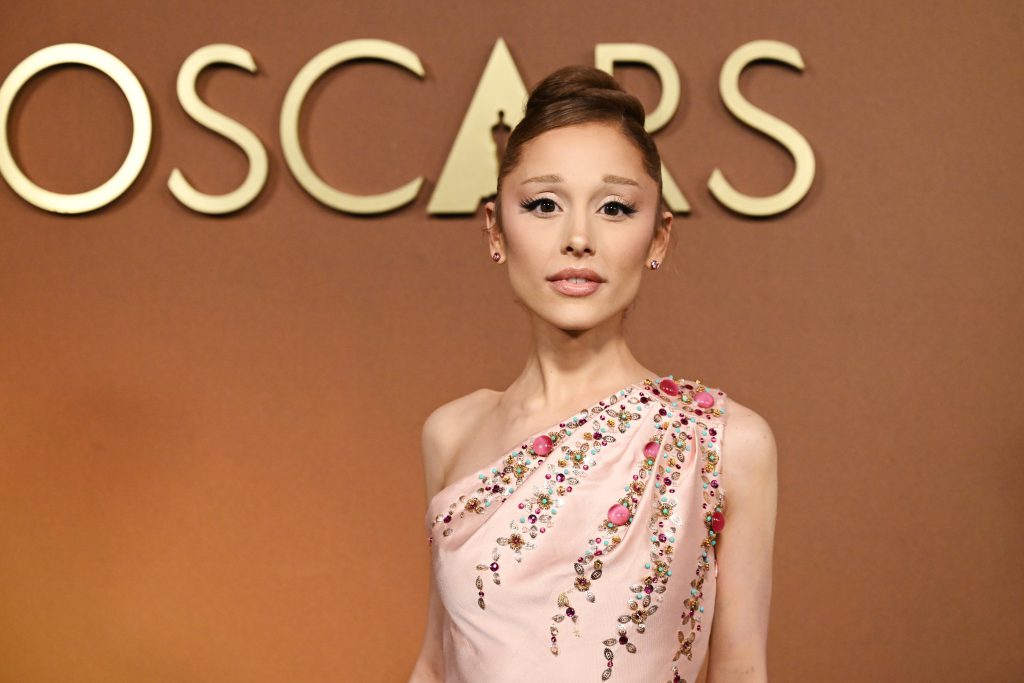 Nove giorni di carcere per l&#039;Australiano che ha tentato di abbracciare Ariana Grande a Singapore