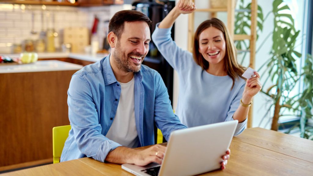 Amazon offre sconti fino al 66 % in anticipo per il Black Friday.