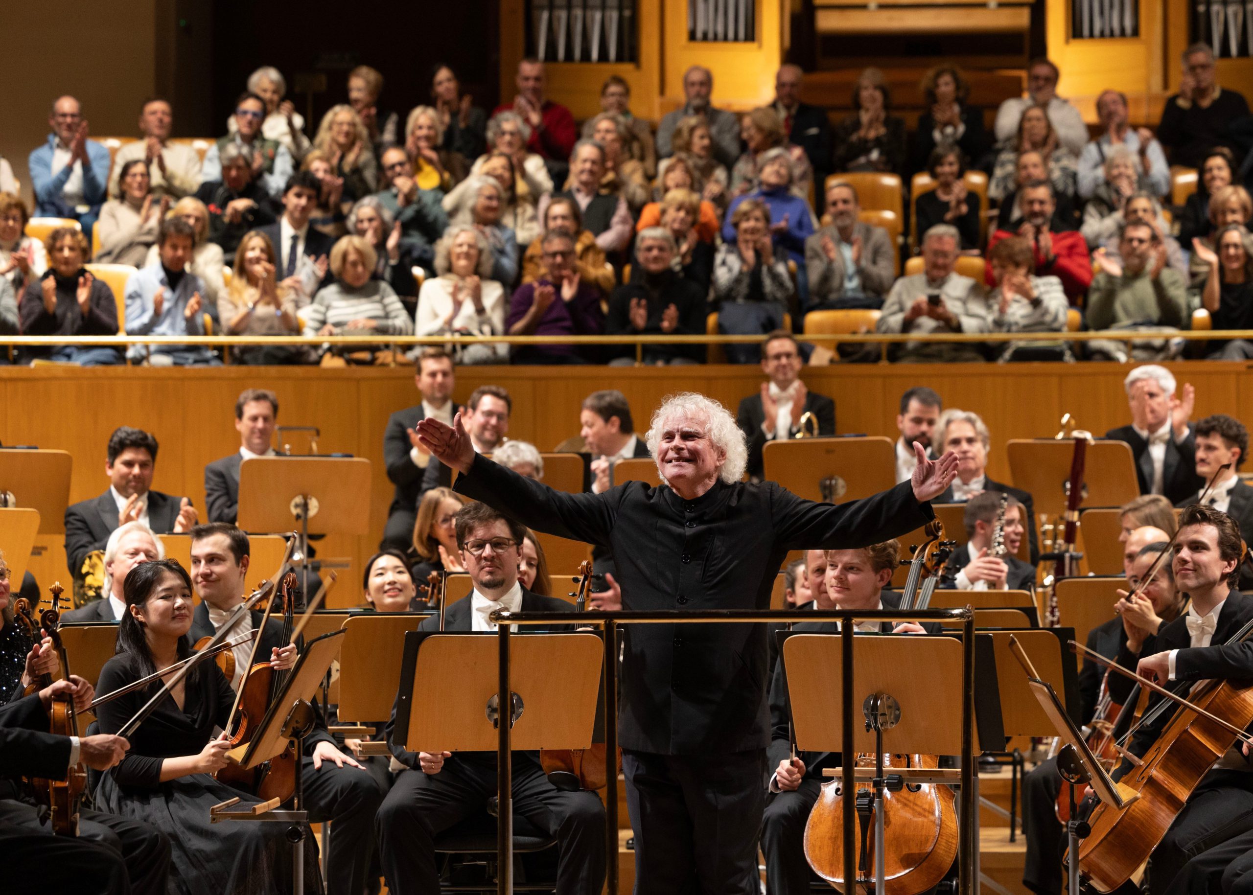 Simon Rattle dirige la Sinfonica della Radio di Baviera a Madrid con opere di Janáček e Bruckner