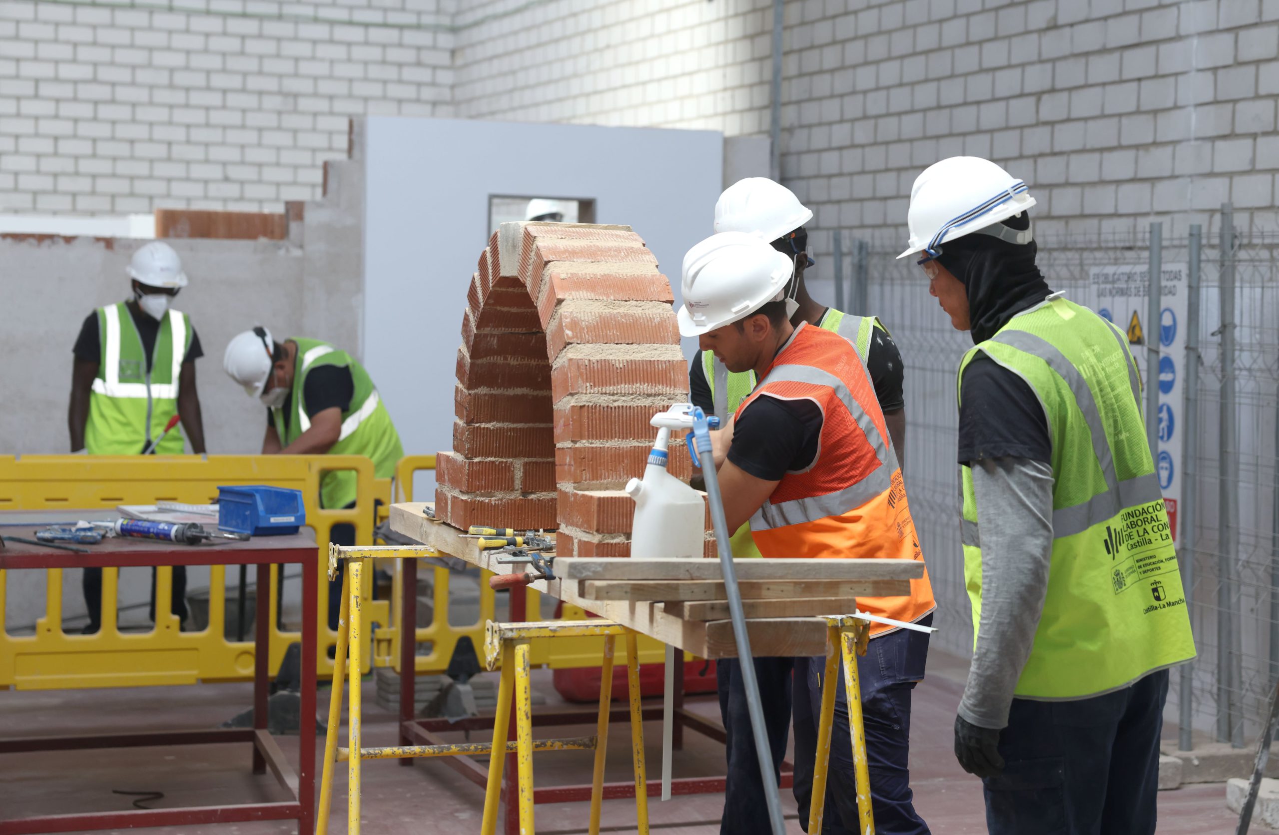 Il governo spagnolo limita a tre i contratti formativi nei centri di lavoro con massimo dieci dipendenti