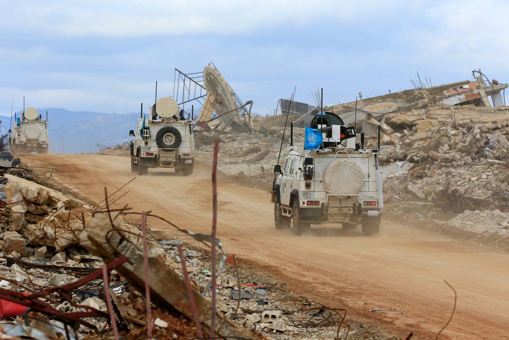 Robles denuncia l&#039;attacco di un carro armato israeliano ai caschi blu spagnoli in Libano