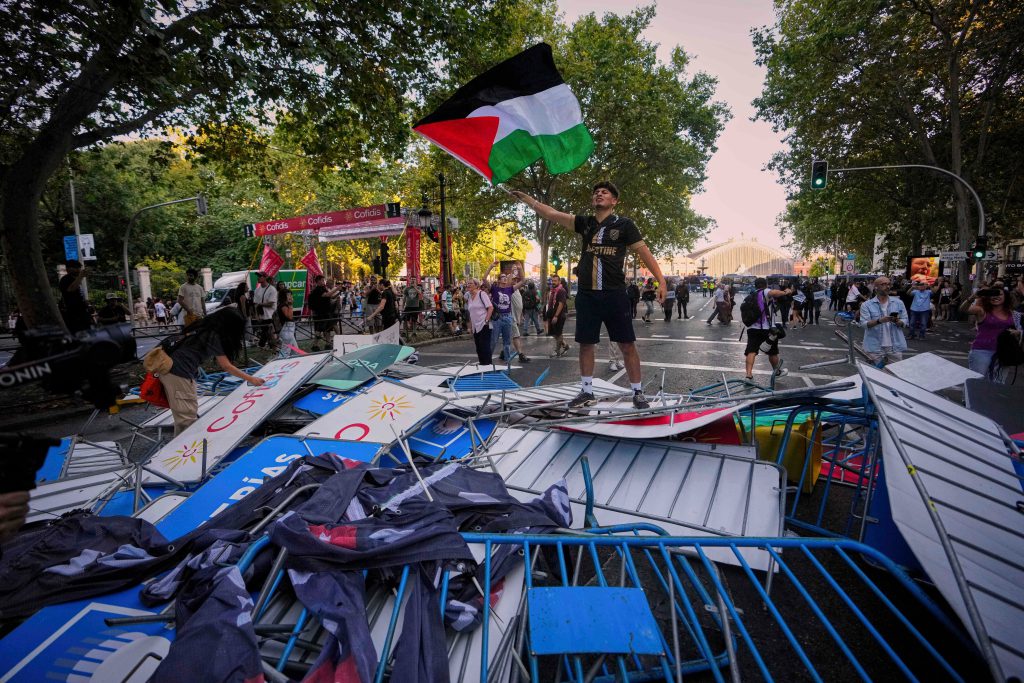 Vuelta 2026: la finale spostata a Granada dopo l&#039;esclusione di Madrid