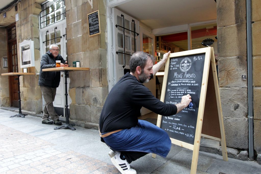 Il menù del giorno in Europa costa in media 14,2 euro: le Canarie più economiche, le Baleari più costose