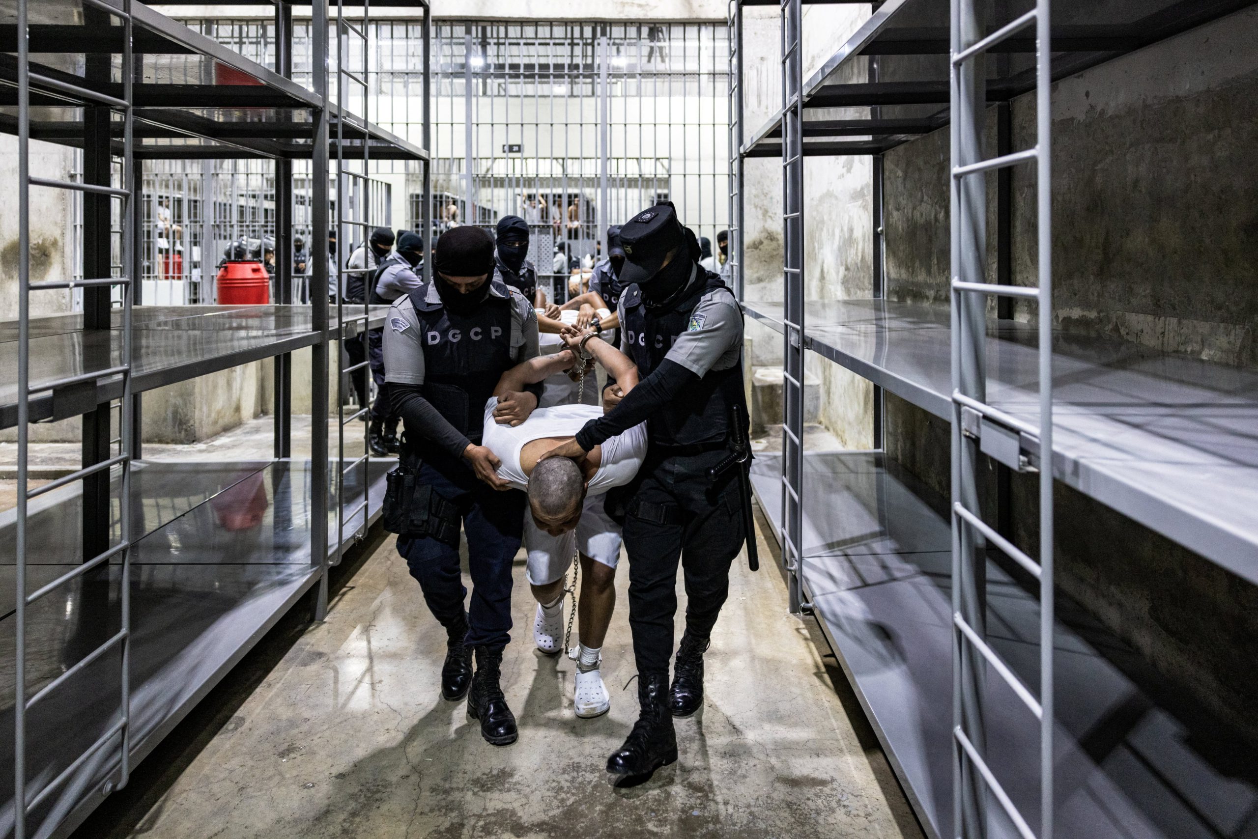 Quattro salvadoregni deportati da Trump rintracciati in prigione a El Salvador senza accuse ufficiali