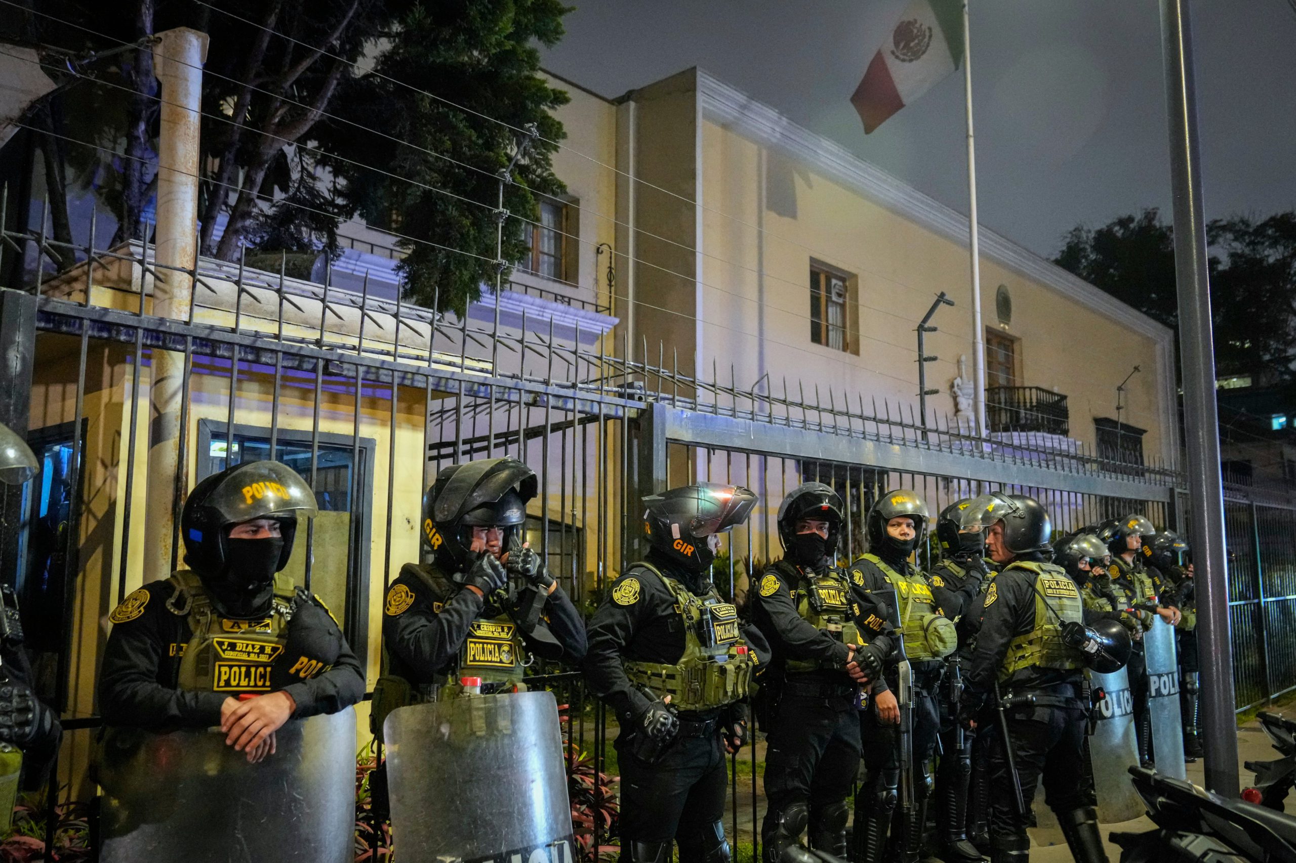 Sheinbaum avverte: l’assalto all’ambasciata messicana in Perù violerebbe le norme internazionali