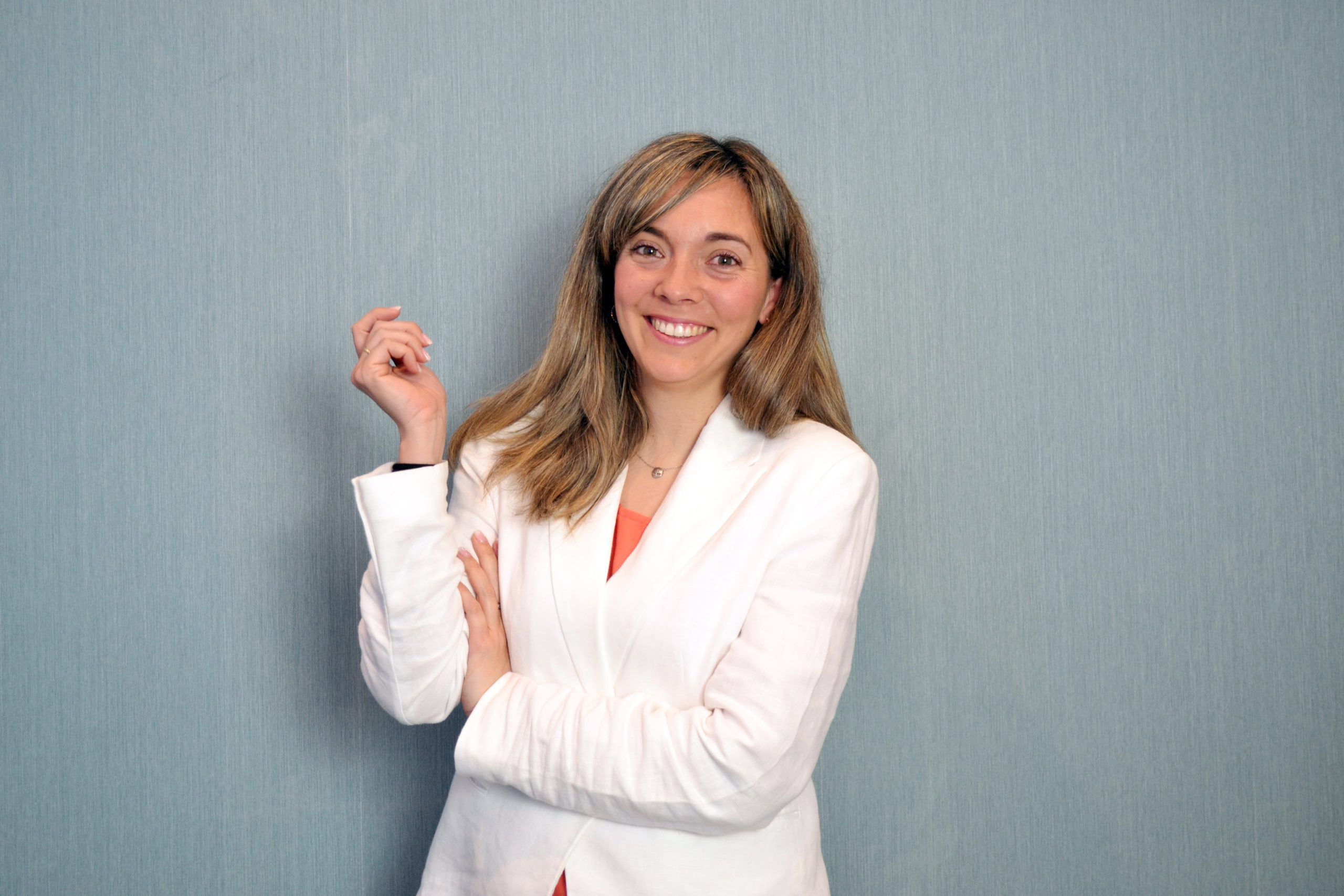 Elisa Molina: madre di cinque figli e esperta di disciplina positiva che promuove la genitorialità consapevole