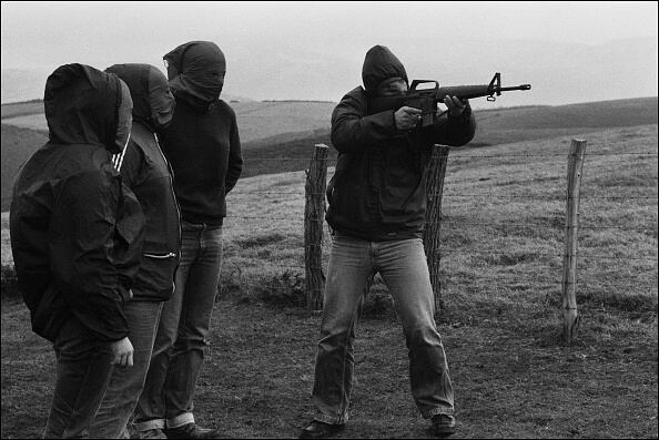 ETA: evoluzione dall&#039;azione militare alla politica dopo la morte di Franco