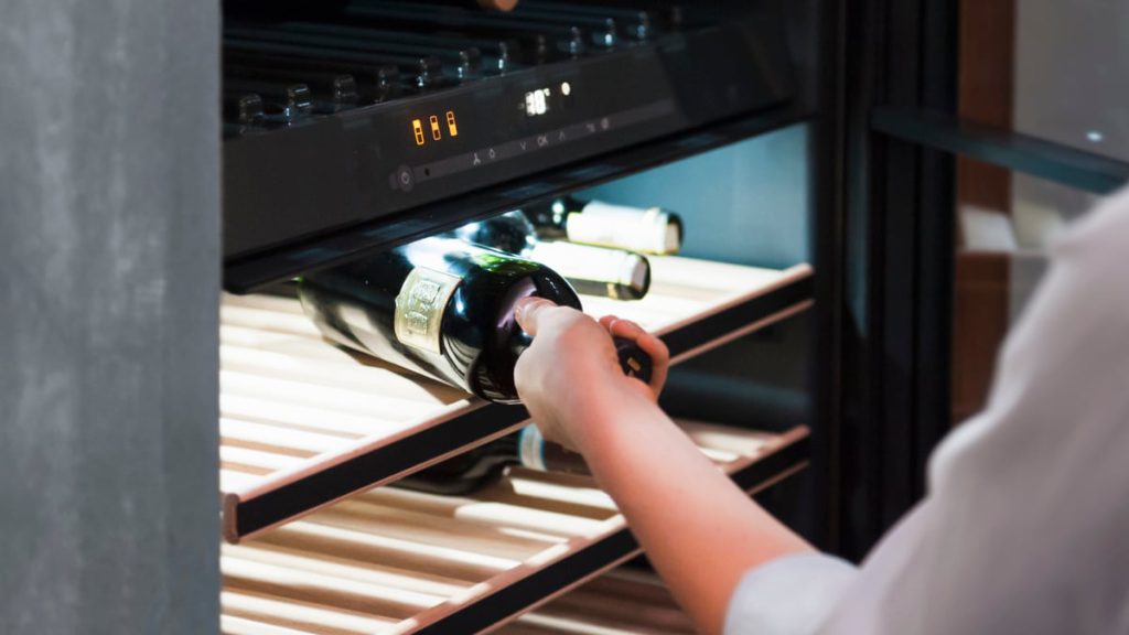 Vinoteche domestiche: guida alla scelta e modelli consigliati per le festività