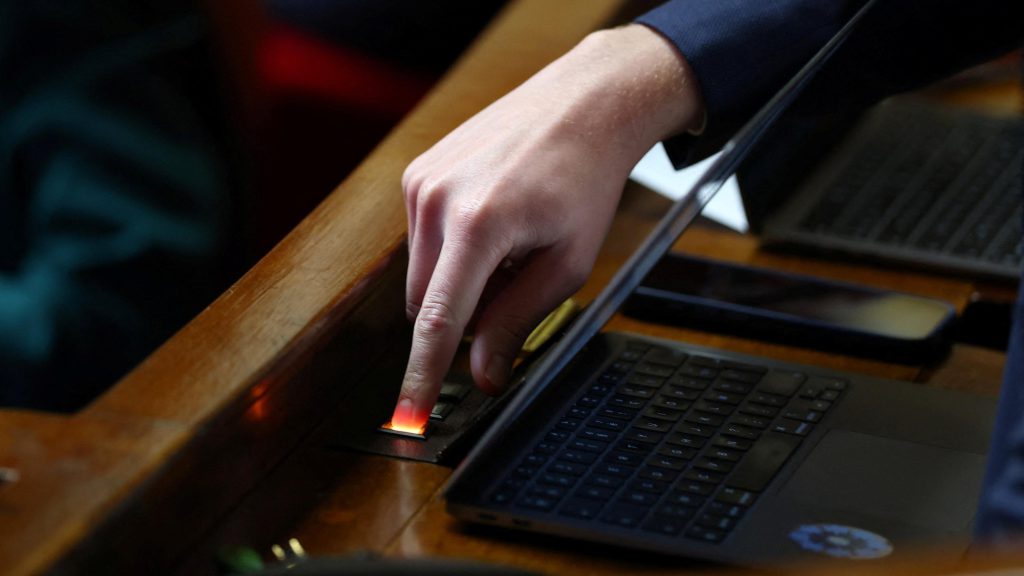 Il Budget della Sicurezza Sociale in Discussione: Possibili Rischi e Conseguenze per l&#039;Economia e i Contribuenti