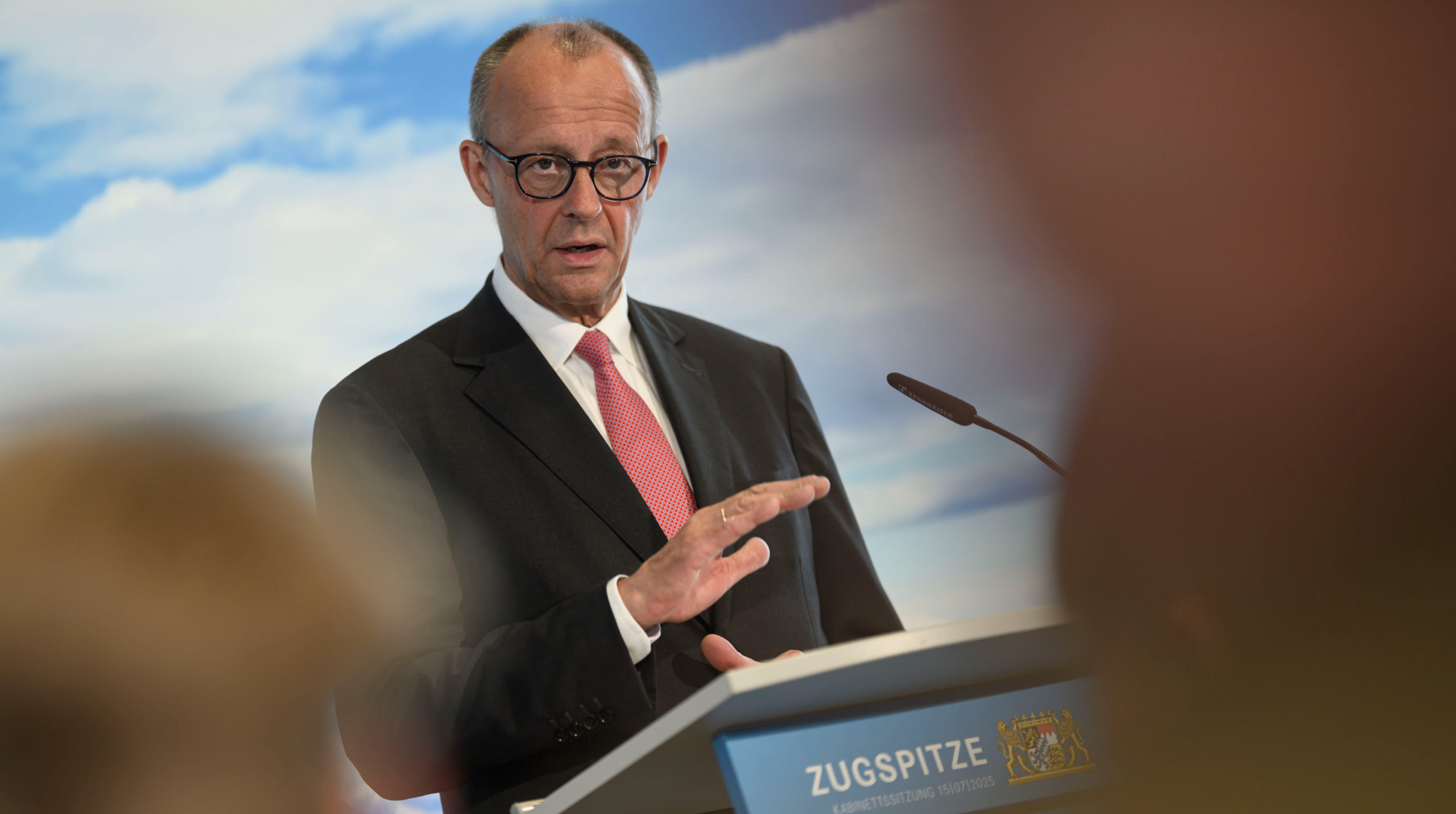 Merz: la Russia deve sedersi al tavolo di negoziazione per porre fine alla guerra