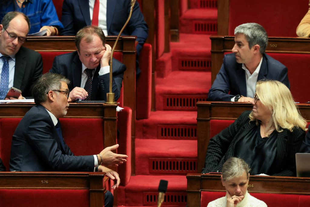 Tensioni all&#039;interno dell&#039;Assemblée nationale: la rivalità tra La France Insoumise e i socialisti francese