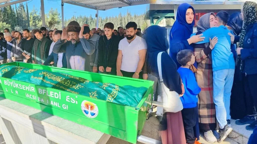 Tragedia a Adana: 12enne ucciso da veicolo di lusso mentre attraversava una corsia pedonale in bicicletta