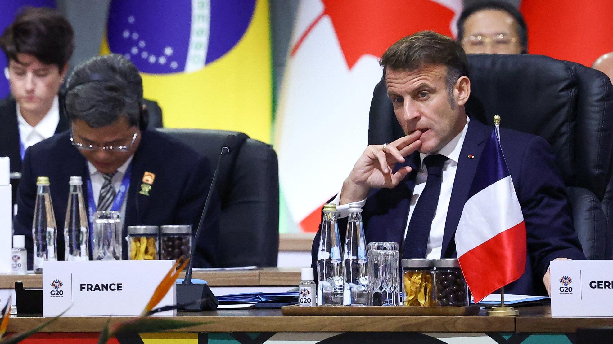 Macron in Africa: una tournée diplomatica con risultati incerti