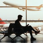 Aumento dei biglietti aerei: impatto sui risultati finanziari delle compagnie aeree e possibili conseguenze per i passeggeri