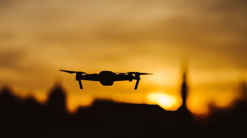 Sospensione dei voli all&#039;aeroporto di Berlino a causa di un drone non identificato: un allarme per la sicurezza aerea