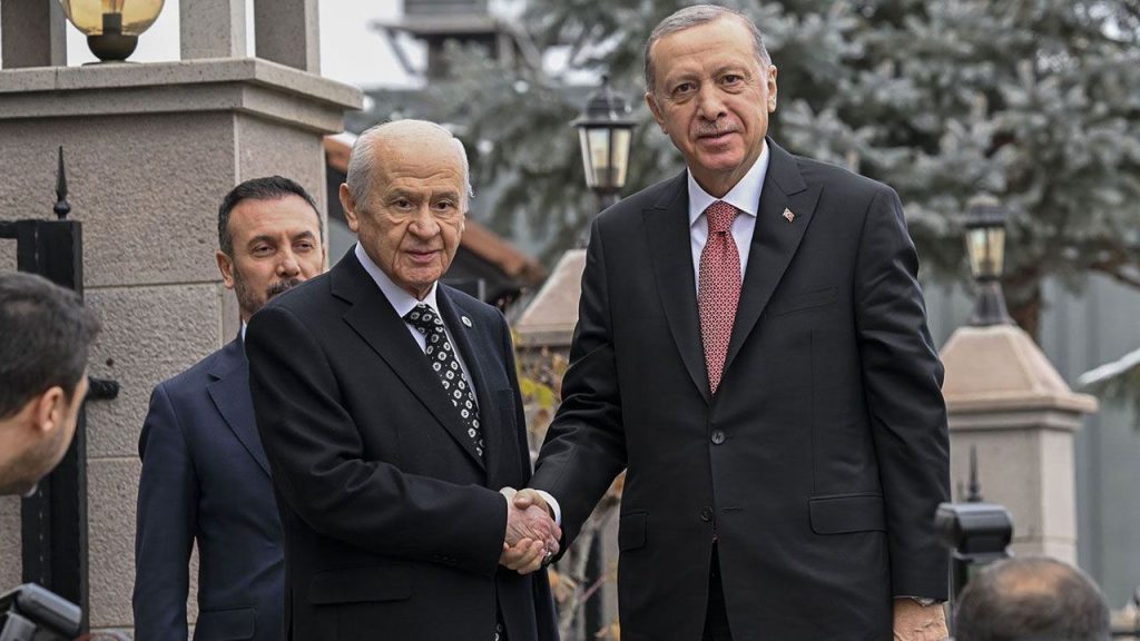 La Coalizione del Popolo: Nessuna Frattura Secondo il Portavoce dell&#039;AK Parti Ömer Çelik