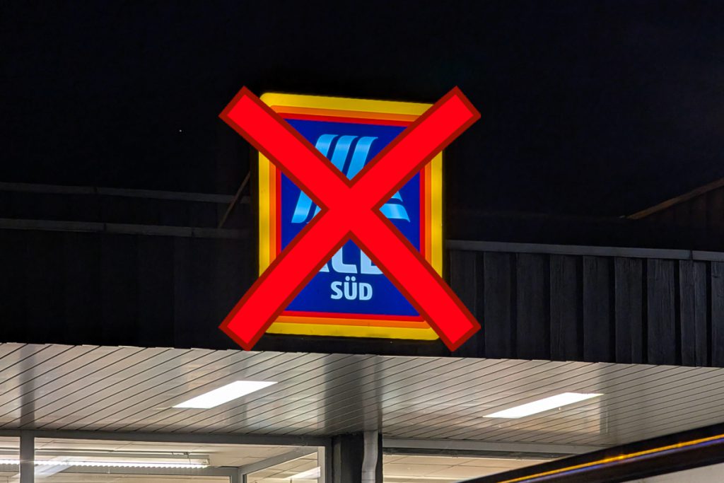 Coppia di anziani cacciata da negozio Aldi senza motivo apparente