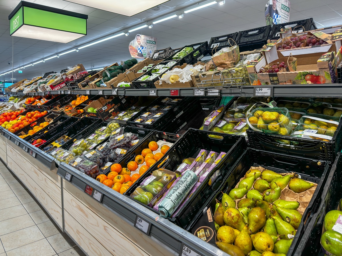 Polizia arresta uomo che ha contaminato frutta in un Aldi di Hesse con un liquido