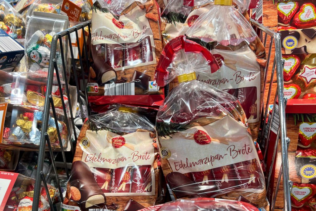 Aumento dei prezzi dei dolci di Natale: i clienti protestano contro i negozi di Aldi e Lidl