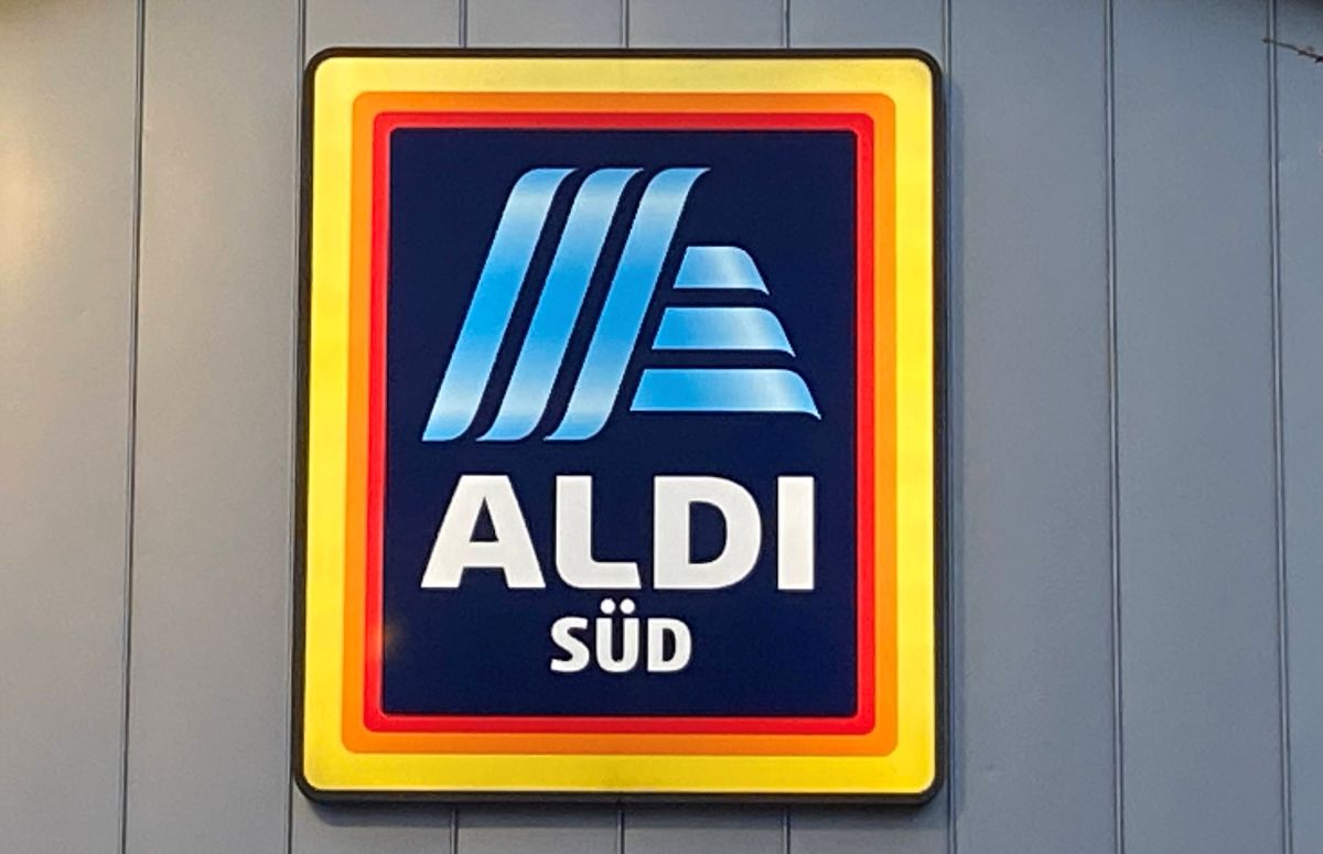Aldi Süd sospende vendita di fermagli per capelli a tema renna per sospetta presenza di pelliccia vera