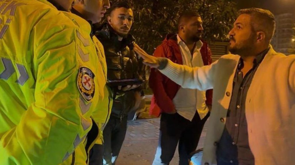 Guidatore ubriaco chiede multa per non aver indossato la cintura di sicurezza invece della revoca della patente in Turchia