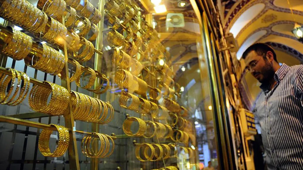 Previsioni di Goldman Sachs: il prezzo dell&#039;oro potrebbe raggiungere i 4.900 dollari entro il 2026