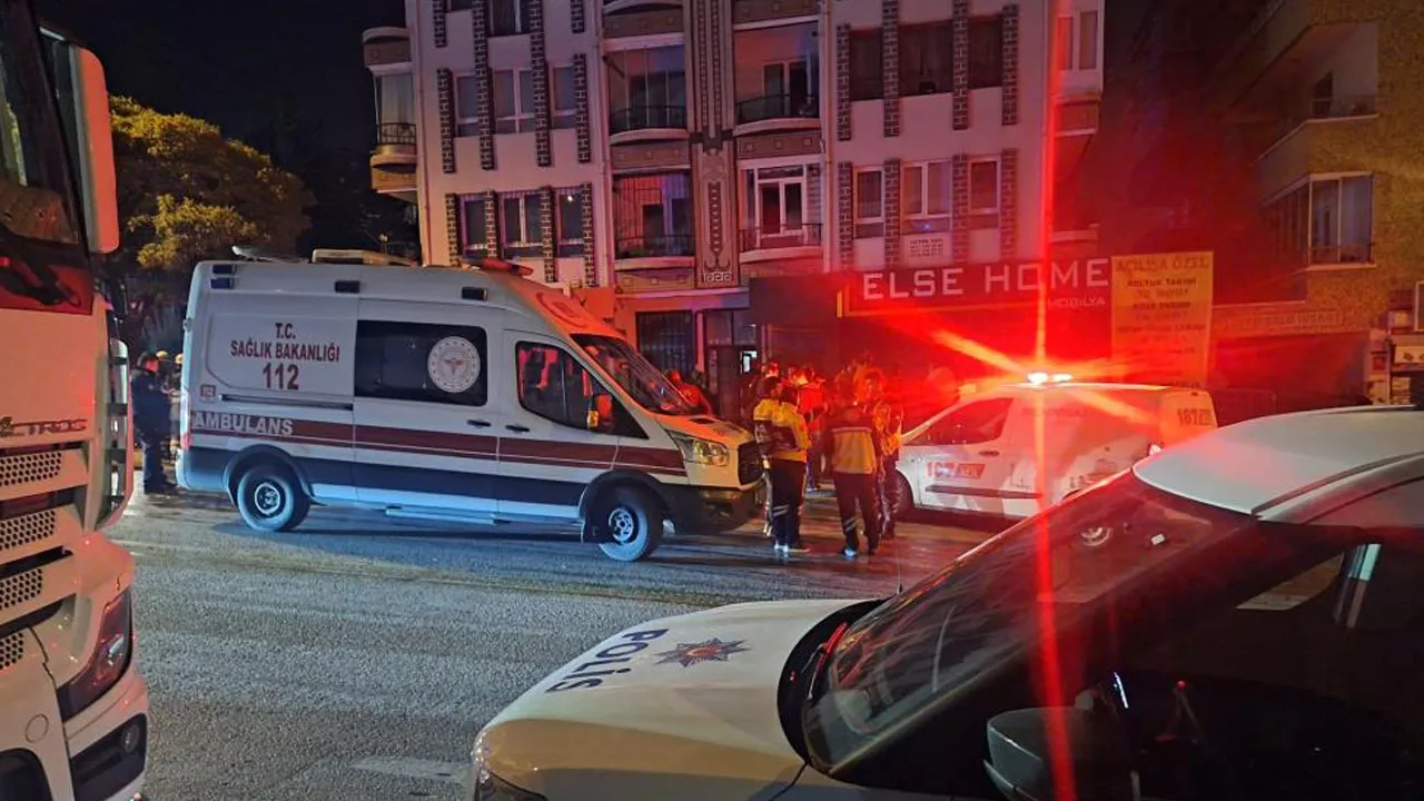 Esplosione al terzo piano di un edificio a Mamak, Ankara: un uomo ferito trasportato in ospedale