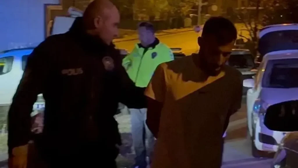 Polizia di Kayseri ferma conducente senza patente con auto rubata ad Antalya