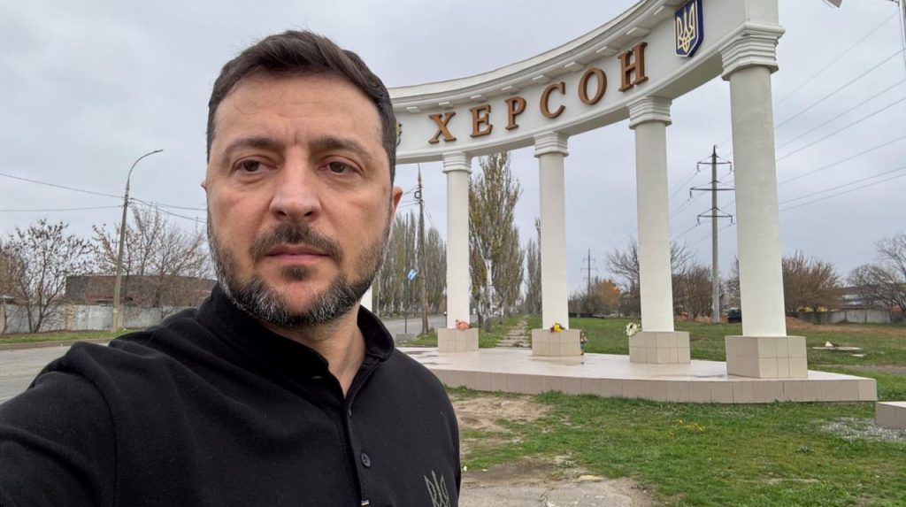 Il Presidente Ucraino Zelenskyy Visita Kherson e Promette Maggiore Protezione per la Città