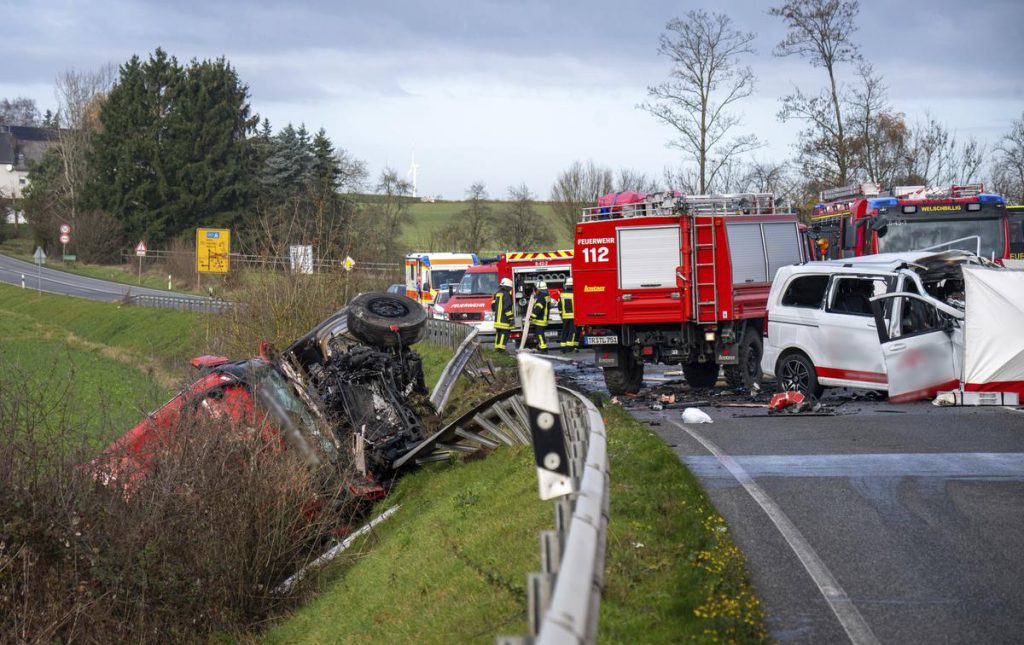 Incidente stradale sulla B51 in Rheinland-Pfalz: quattro morti, tra cui un bambino di sette anni